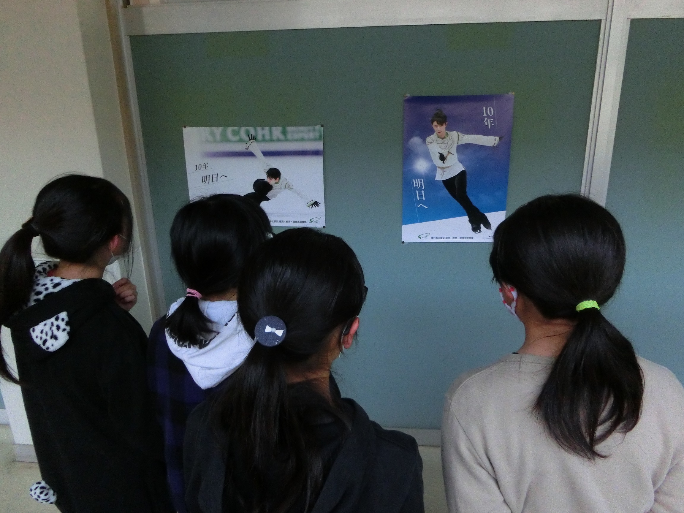 震災機構　羽生結弦選手ポスターが福島県郡山市立安積第三小学校様に掲示されました！