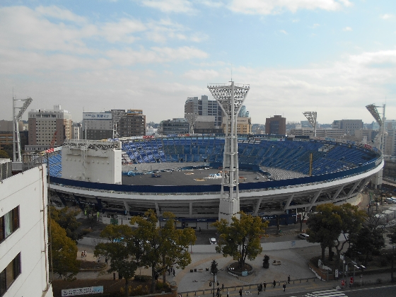 弊機構の事務所から臨む横浜スタジアムです。